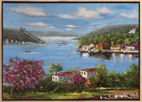 İstanbul Boğazı, Rumeli Hisarı, vapur ve pembe erguvan ağaçlarının resmedildiği yağlı boya manzara tablosu.